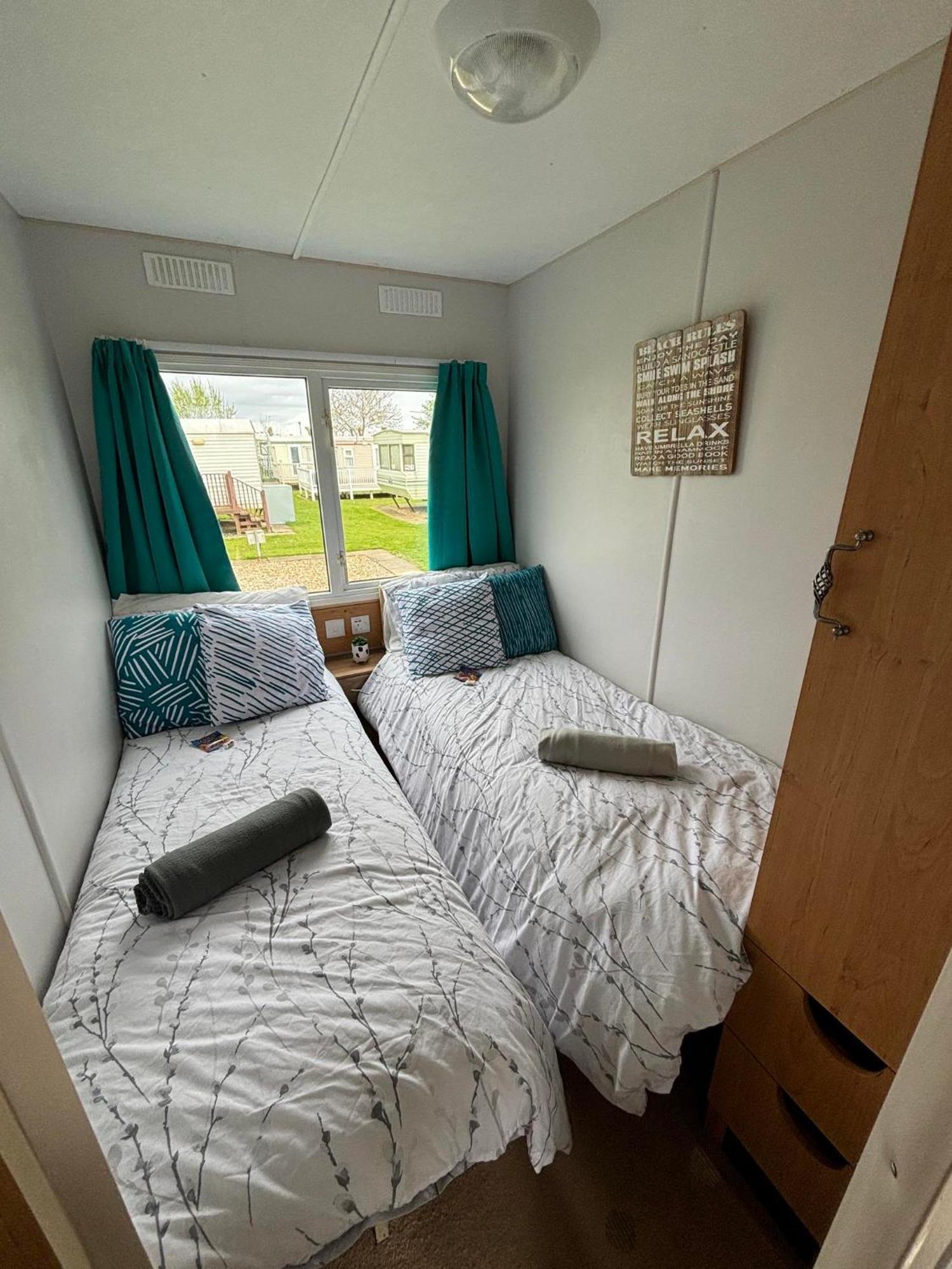 Pet Friendly Holiday Home On Golden Palm Skegness Exterior photo